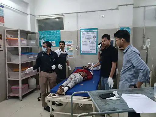सिंगरौली में सड़क हादसे में महिला समेत दो की मौत:तीन घायलों की हालत गंभीर, आमने-सामने से हुई 2 बाइक की टक्कर
